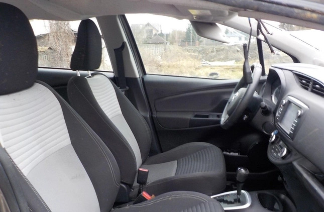 Toyota Yaris cena 18900 przebieg: 94143, rok produkcji 2017 z Września małe 254